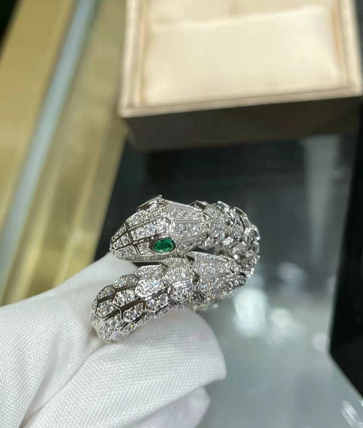 [Echo ]QUEEN EMERALD SNAKE RING