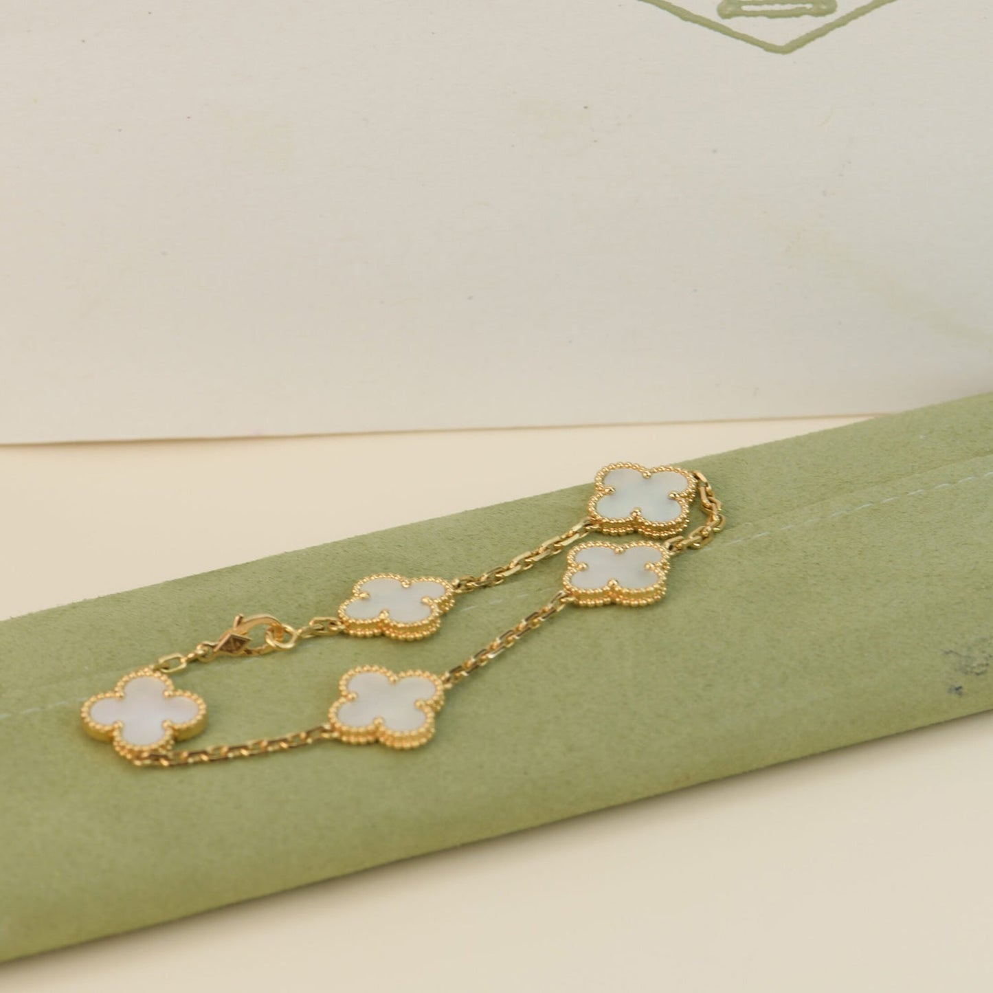 [Echo]CLOVER  5 MOTIF WHITE MOP BRACELET