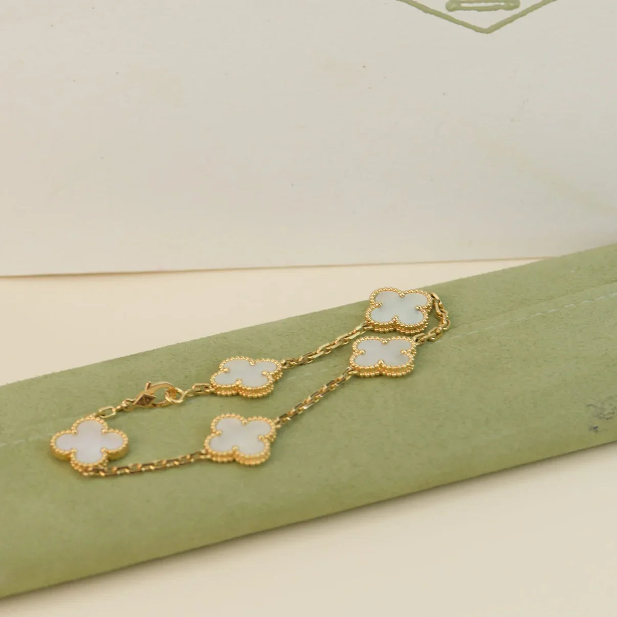 [ECHO ]CLOVER WHITE PEARL MOP 5 MOTIF BRACELET COLLECTION