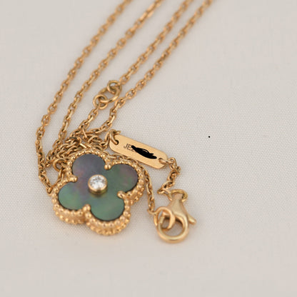 [Echo ]CLOVER 15MM DIAMOND AND MOTHER-OF-GREY NECKLACE