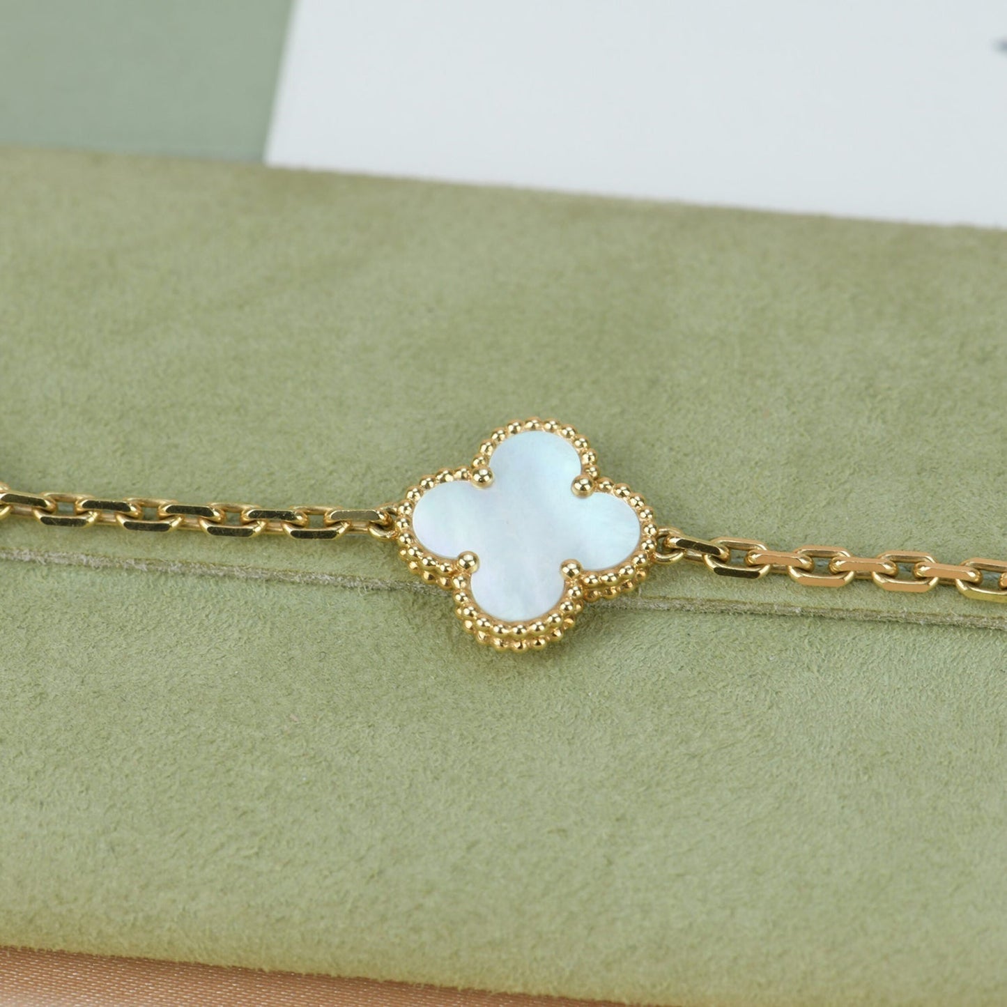 [Echo]CLOVER  5 MOTIF WHITE MOP BRACELET
