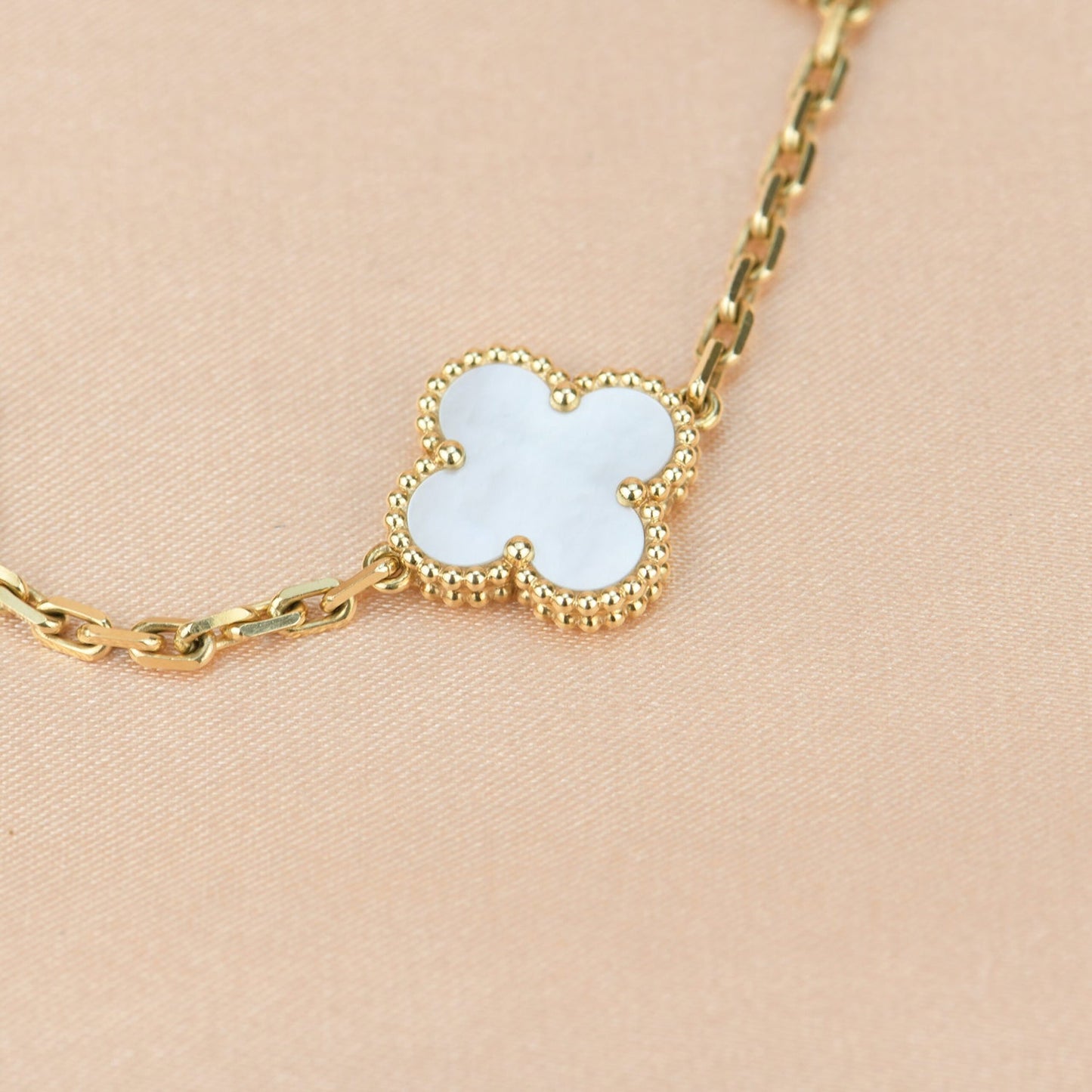 [Echo]CLOVER  5 MOTIF WHITE MOP BRACELET