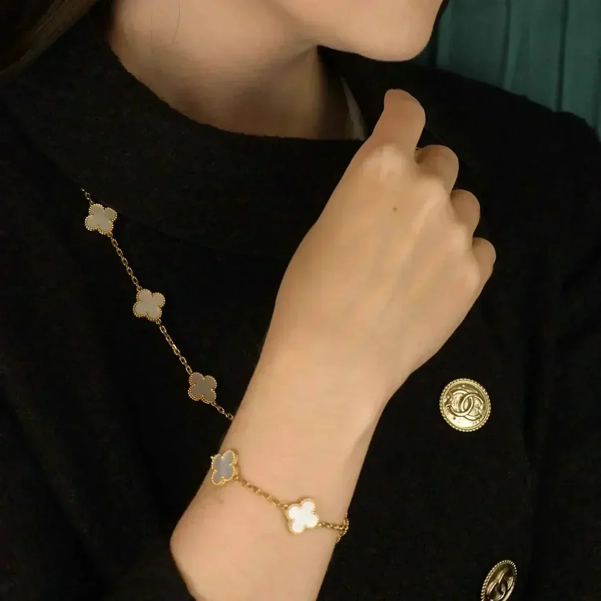 [ECHO ]CLOVER WHITE PEARL MOP 5 MOTIF BRACELET COLLECTION