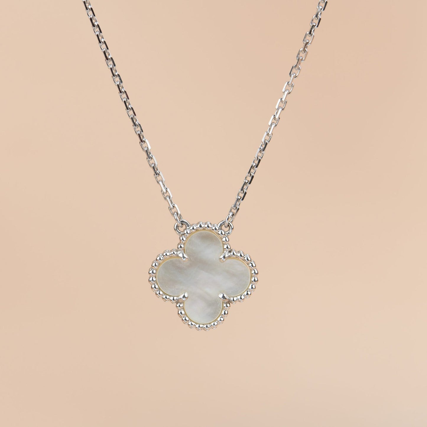 [Echo ]CLOVER  15MM WHITE MOTHER-OF-PEARL SILVER