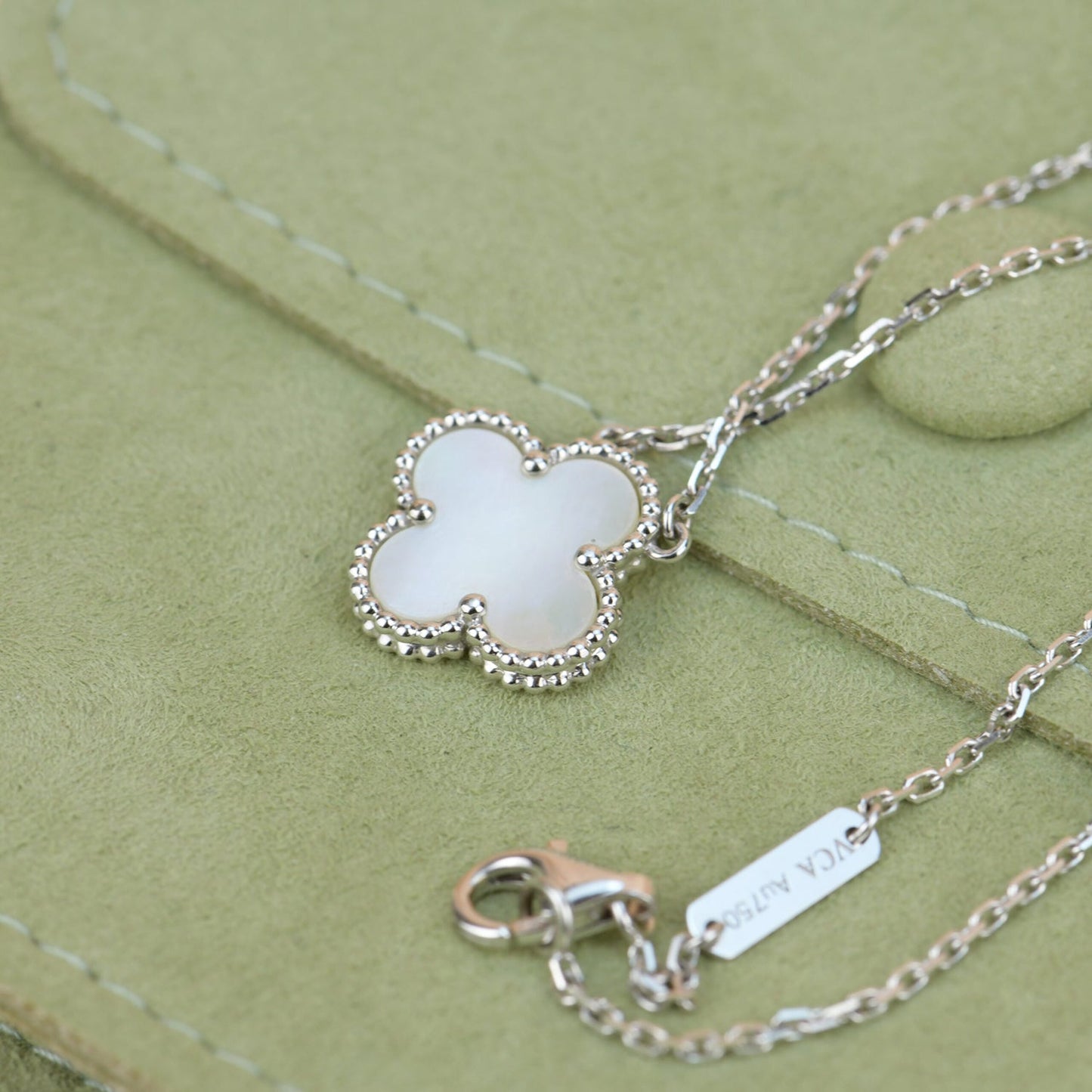 [Echo ]CLOVER  15MM WHITE MOTHER-OF-PEARL SILVER