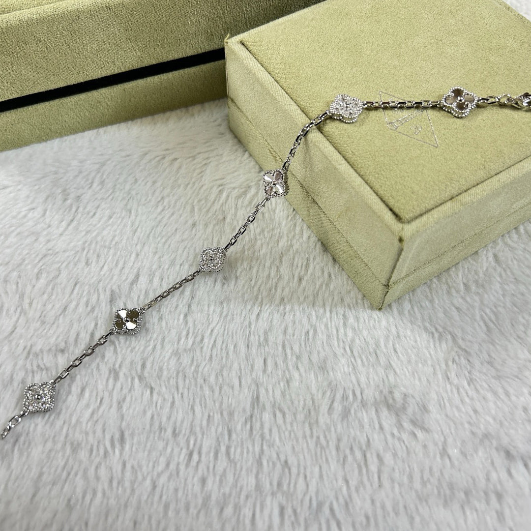 [Echo]CLOVER 6 MOTIF DIAMOND LASER BRACELET