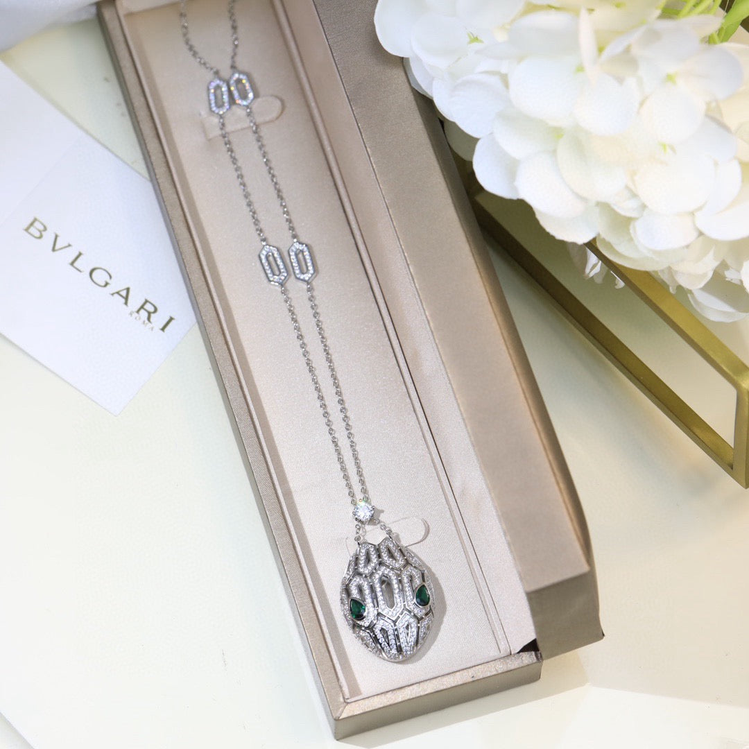 [Echo ]EMERALD SNAKE HEAD NECKLACE