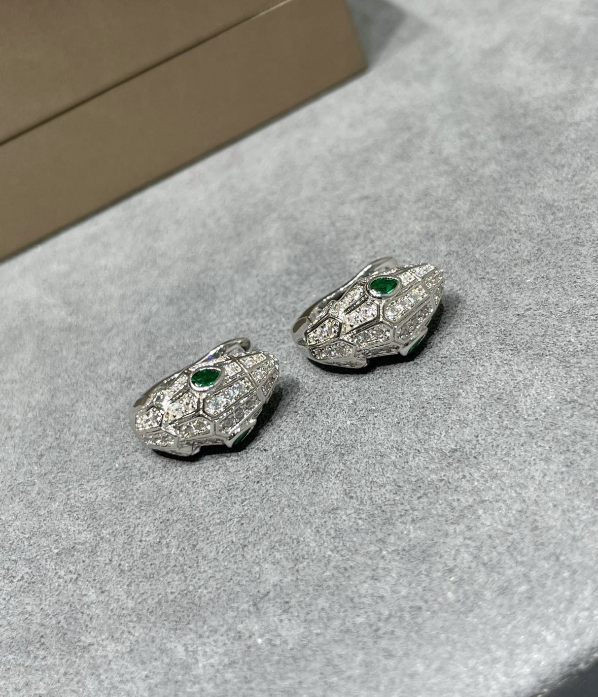 [Echo ]EMERALD SPIRIT SNAKE EARRINGS