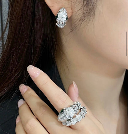 [Echo ]EMERALD SPIRIT SNAKE EARRINGS