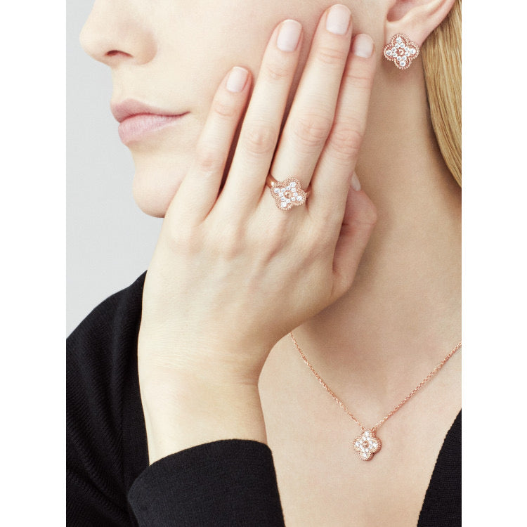 [Echo ]CLOVER 15MM DIAMOND SINGLE FLOWER NECKLACE