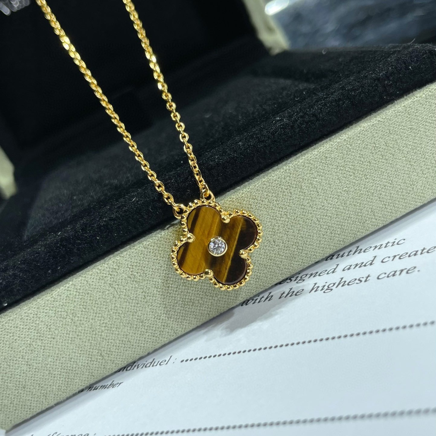 [Echo ]CLOVER 15MM DIAMOND AND YELLOW TIGER'S EYE AGATE necklace