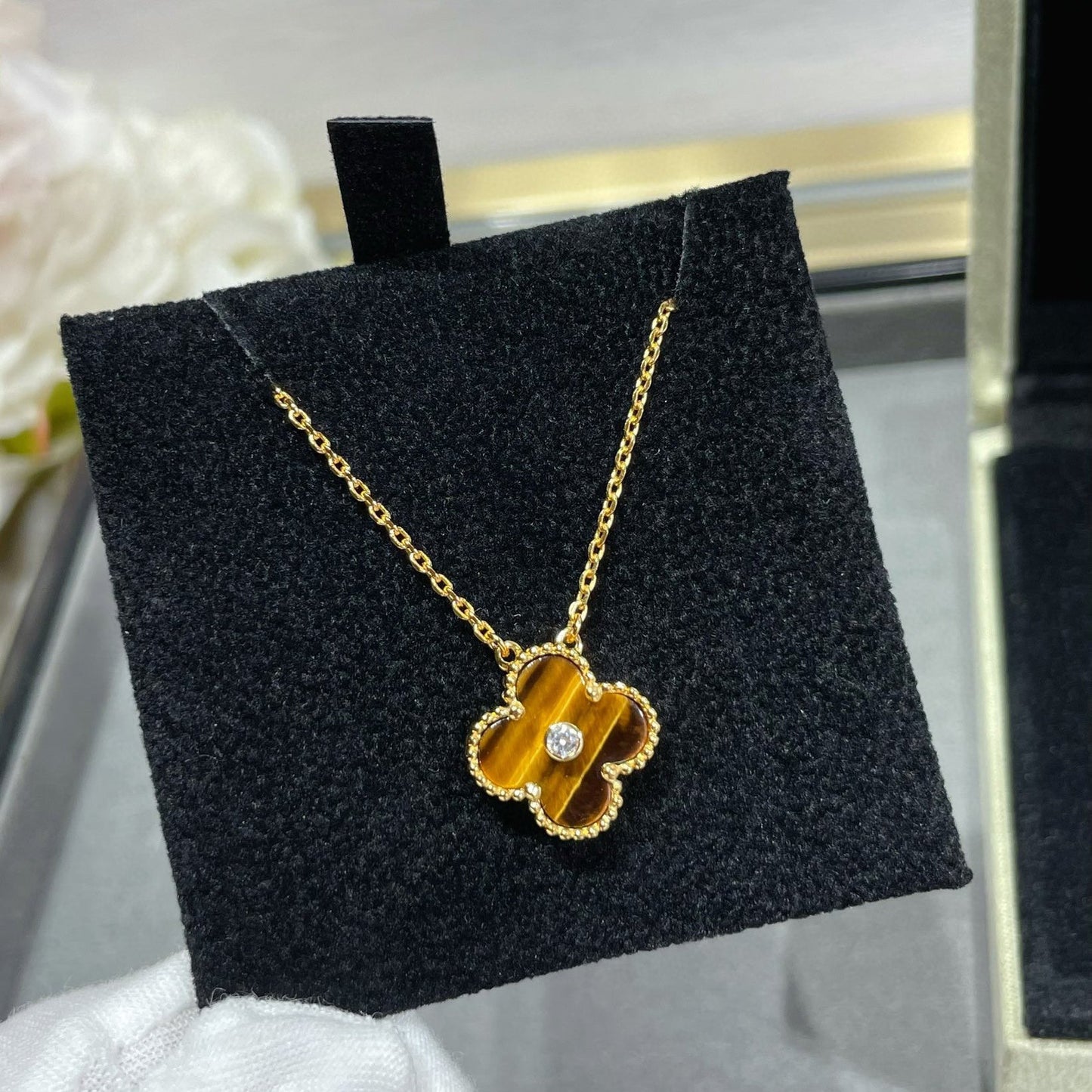 [Echo ]CLOVER 15MM DIAMOND AND YELLOW TIGER'S EYE AGATE necklace