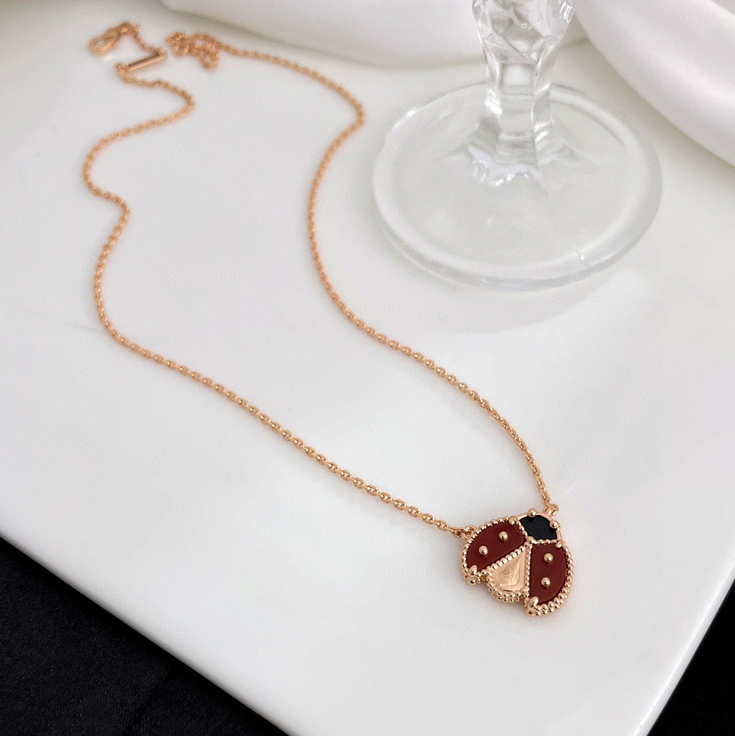 [Echo ]LUCKY  CARNELIANS LADYBUG NECKLACE