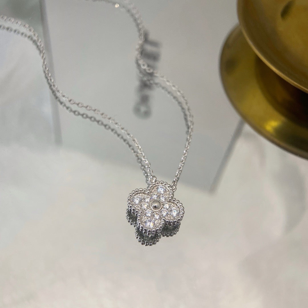 [Echo ]CLOVER 15MM DIAMOND SINGLE FLOWER NECKLACE