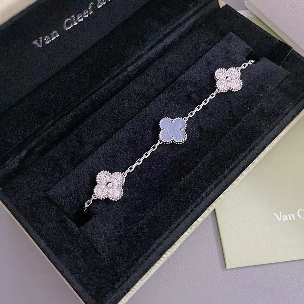 [ECHO ] CLOVER 5 MOTIF PURPLE CHALCEDONY BRACELET COLLECTION