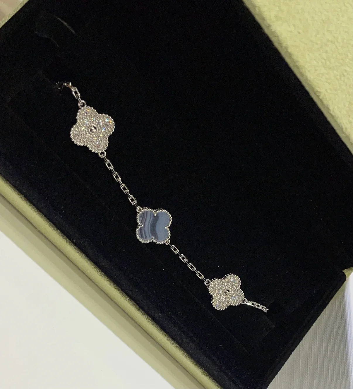 [ECHO ] CLOVER 5 MOTIF PURPLE CHALCEDONY BRACELET COLLECTION