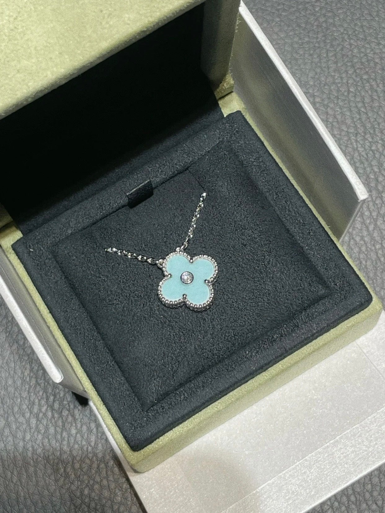 [Echo ]CLOVER 1 DIAMOND LIGHT BLUE SILVER NECKLACE