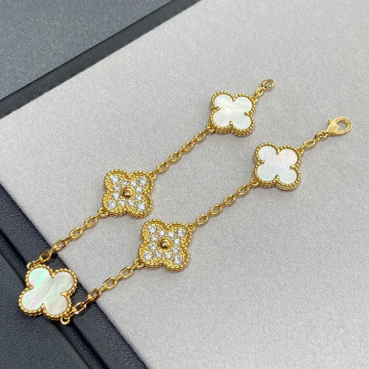 [ECHO ]CLOVER WHITE PEARL MOP 5 MOTIF BRACELET COLLECTION