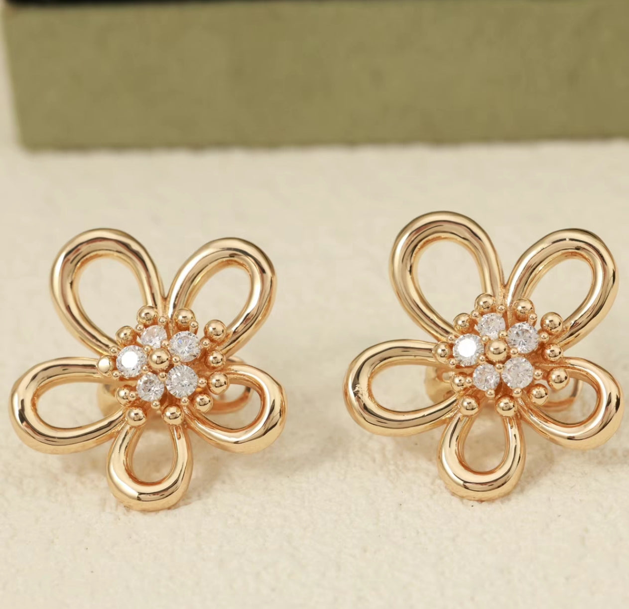 [ECHO ]NEW FLOWERLACE'S  SUNFLOWER STUD EARRINGS