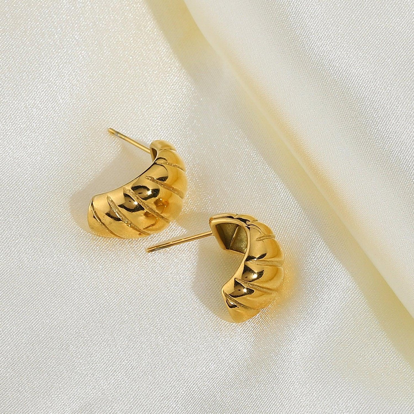 [Echo Fine]Lucina Gold Huggie Earrings
