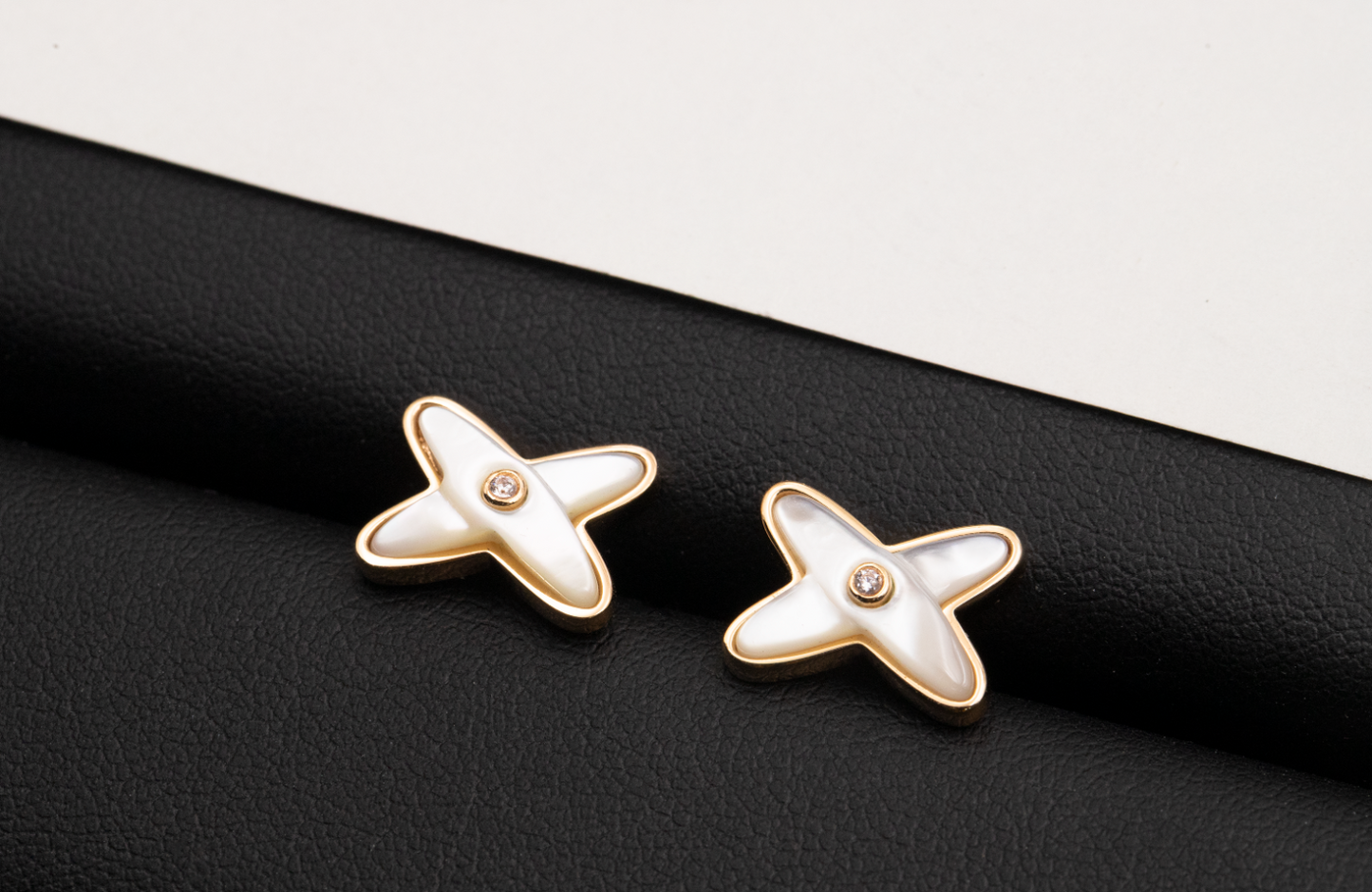 [ECHO ]JEUX DE WHITE MOP ROSE GOLD DIAMOND EARRINGS