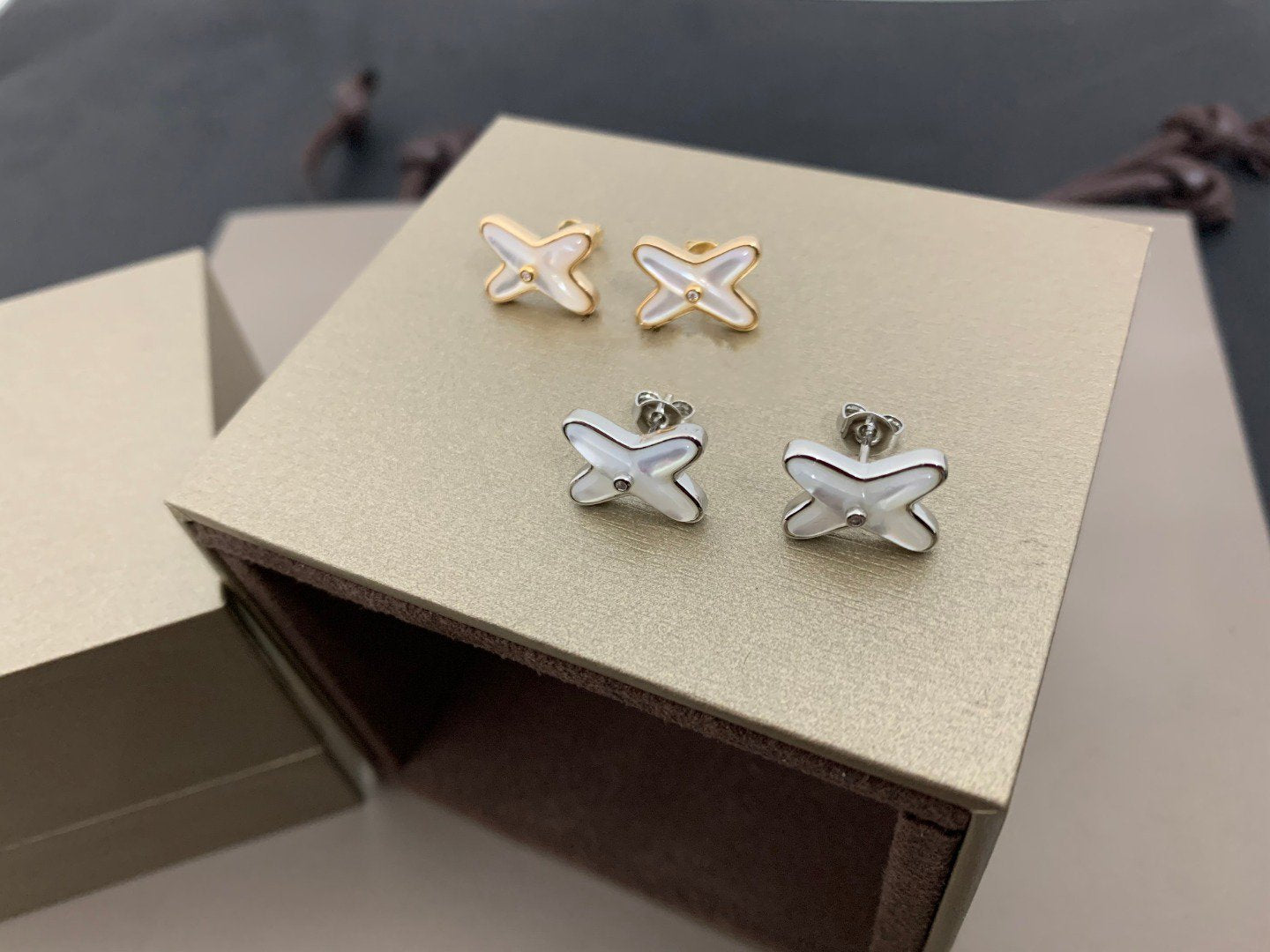 [Echo ]JEUX DE WHITE MOP SILVER DIAMOND EARRINGS
