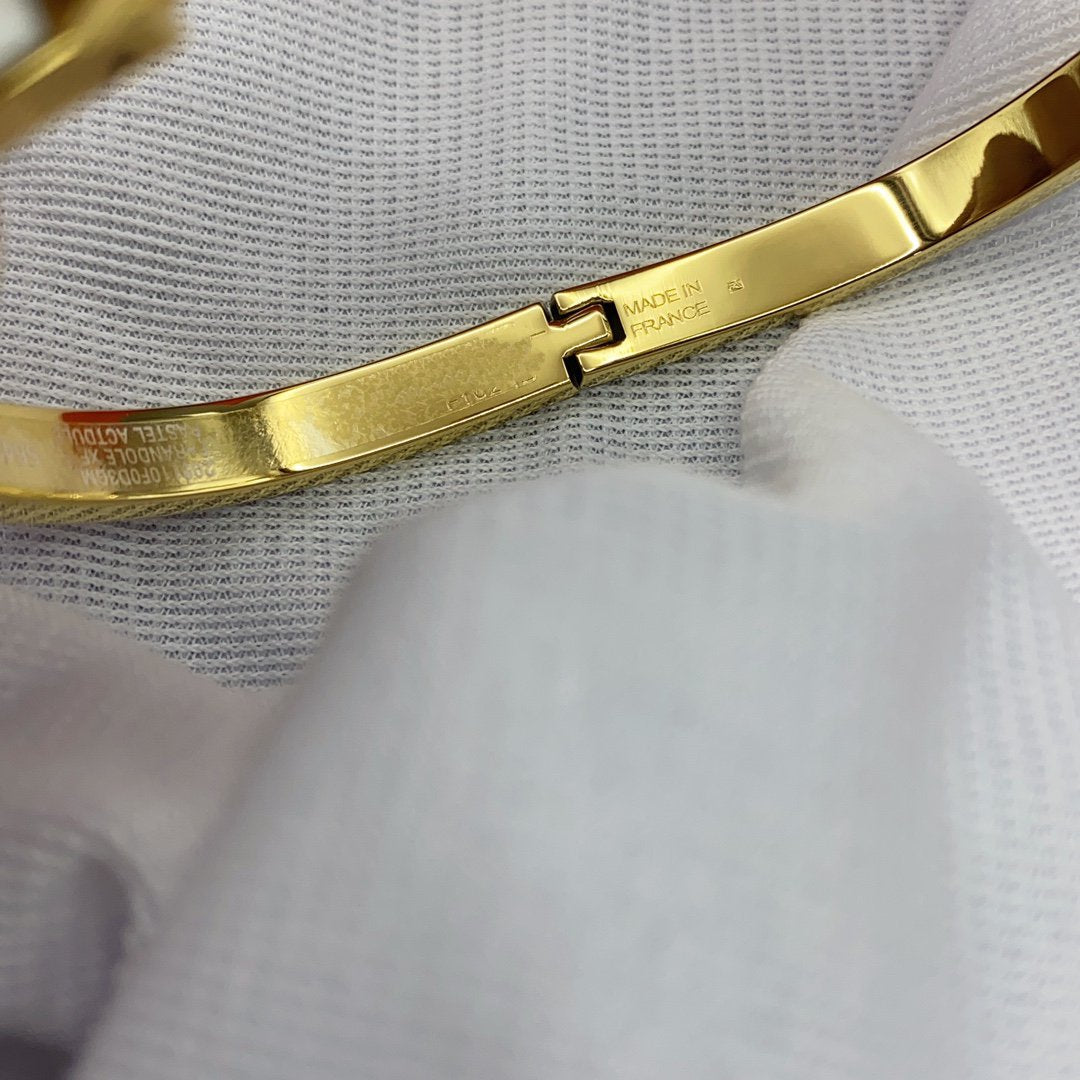 [エコー]クラシック HM クリック ホワイト 8mm エナメルブレスレット