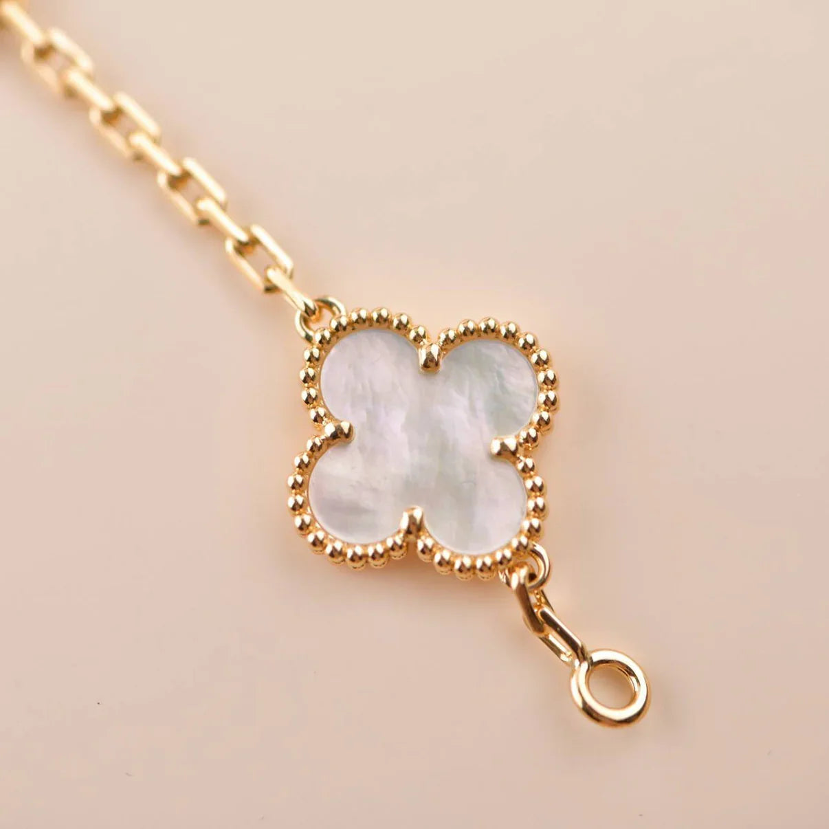 [ECHO ]CLOVER WHITE PEARL MOP 5 MOTIF BRACELET COLLECTION