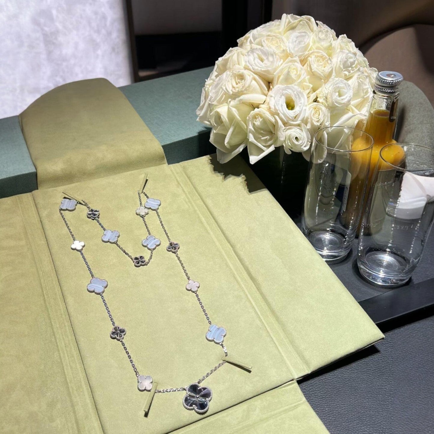 [ECHO ]DETACHABLE CLOVER 15(11+4) FLOWER SILVER NECKLACE SET