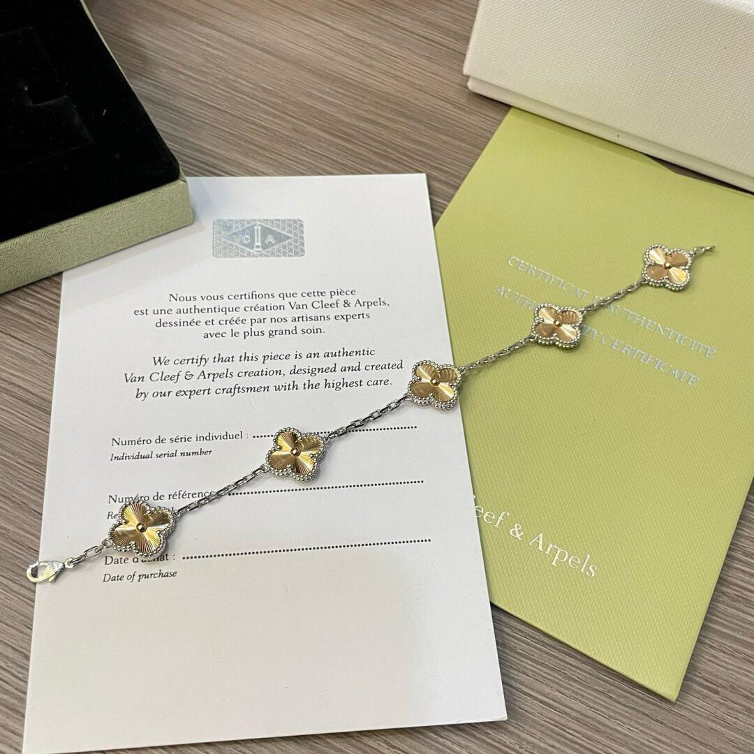 [Echo]CLOVER  5 MOTIFS  CHRISTMAS LIMITED EDITION BRACELET