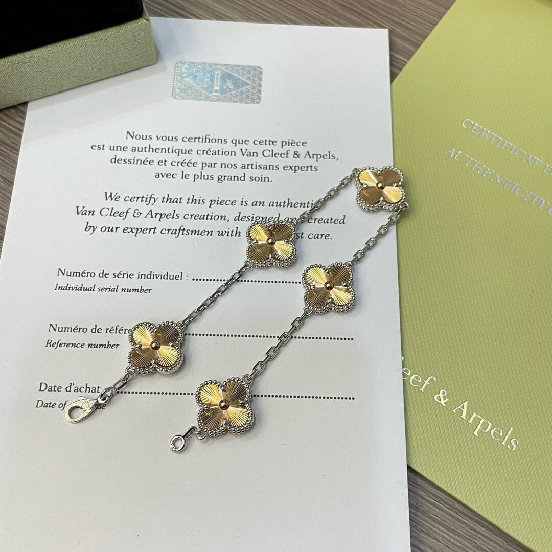 [Echo]CLOVER  5 MOTIFS  CHRISTMAS LIMITED EDITION BRACELET