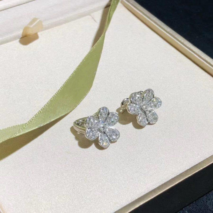[Echo ]FRIVOLE SILVER FLOWER DIAMOND EARRINGS