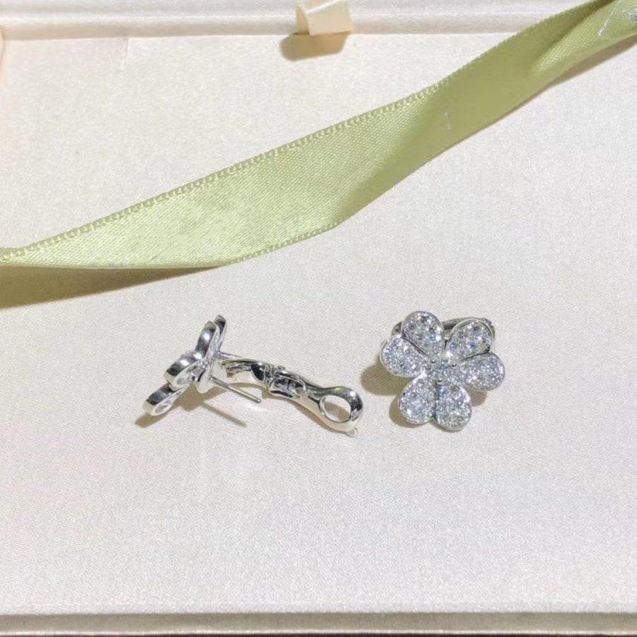 [Echo ]FRIVOLE SILVER FLOWER DIAMOND EARRINGS