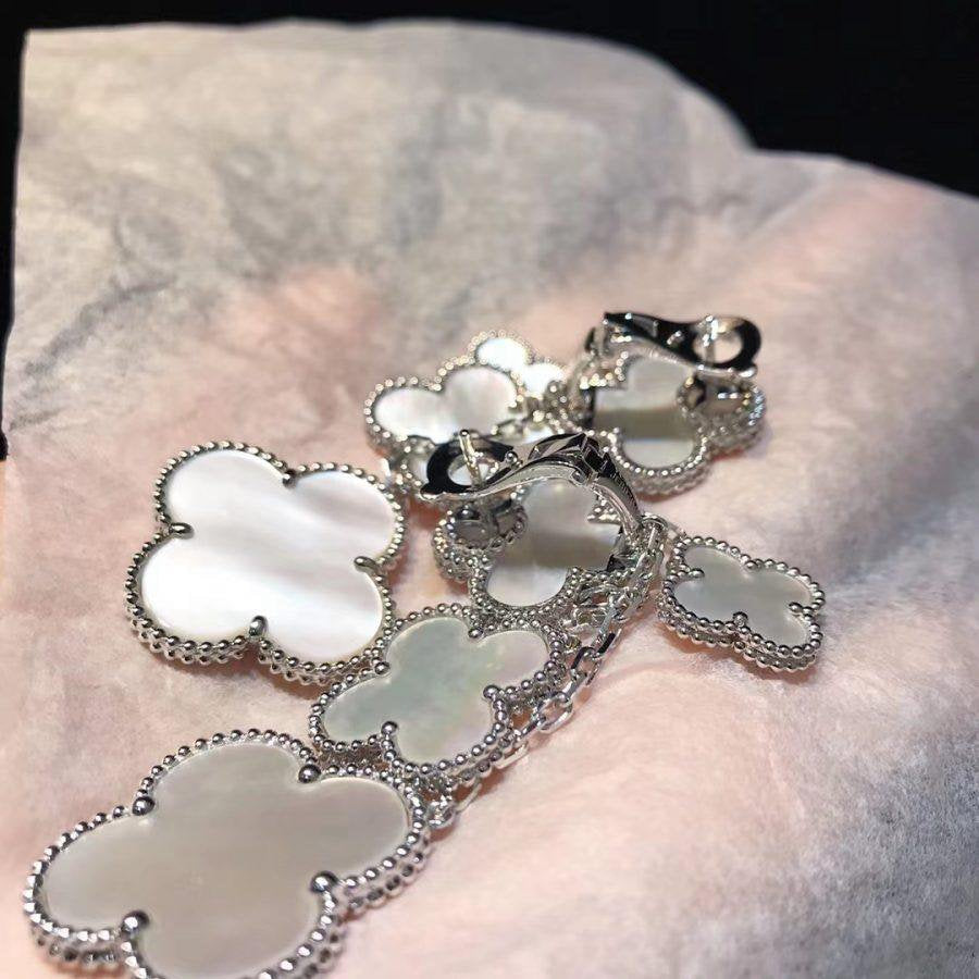 [Echo ]CLOVER EARRINGS WHITE MOP 4 MOTIFS SILVER