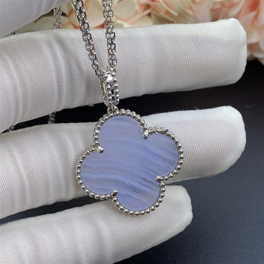 [Echo ]CLOVER SILVER CHALCEDONY BIG CLOVER NECKLACE