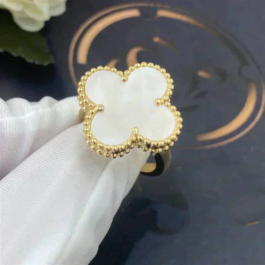 [Echo ]CLOVER WHITE MOP RING