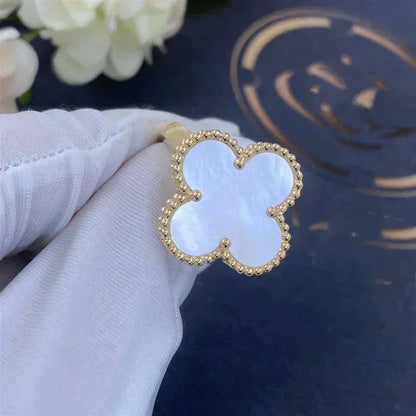 [Echo ]CLOVER WHITE MOP RING