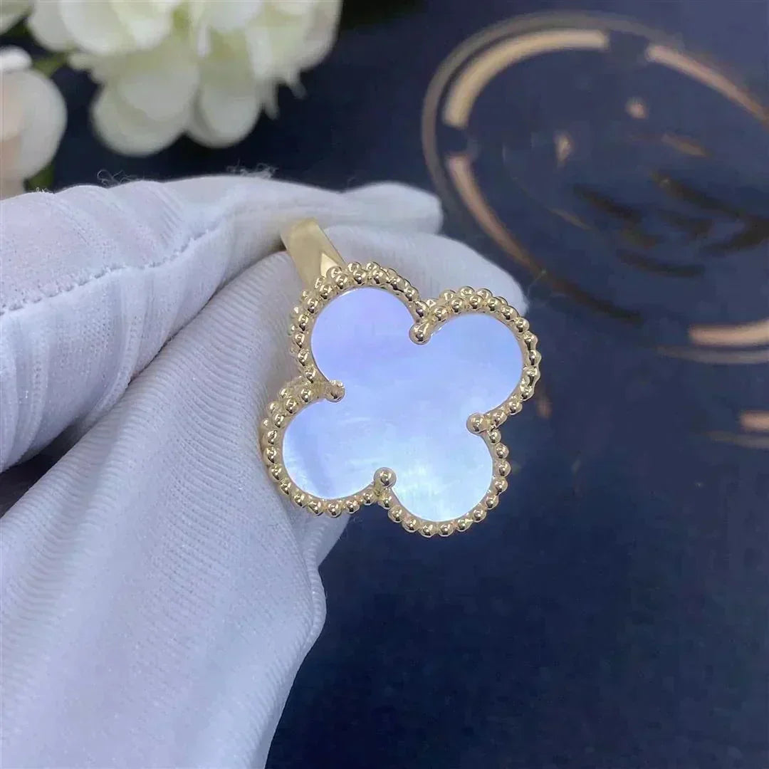 [Echo ]CLOVER WHITE MOP RING
