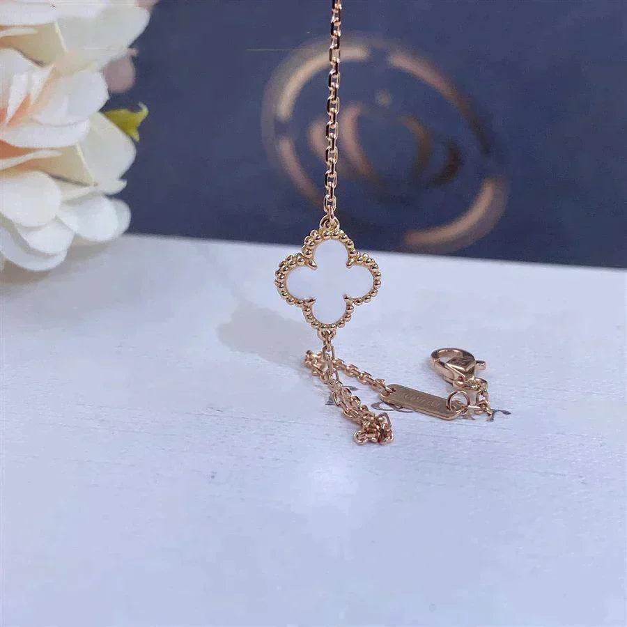 [Echo ]CLOVER WHITE MOP SINGLE FLOWER BRACELET