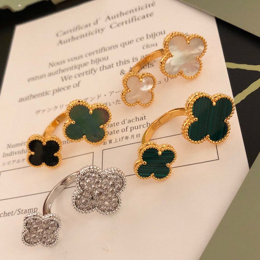 [Echo ]CLOVER BETWEEN THE FINGER RING