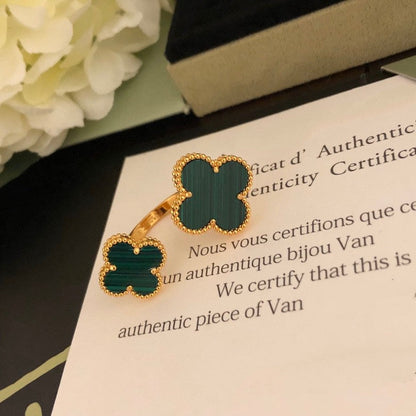 [Echo ]CLOVER BETWEEN THE FINGER RING