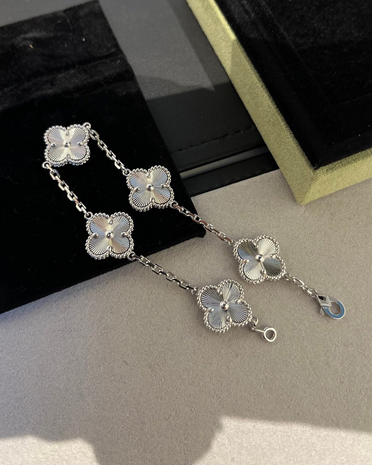 [ECHO ] CLOVER 5 MOTIF LASER BRACELET COLLECTION